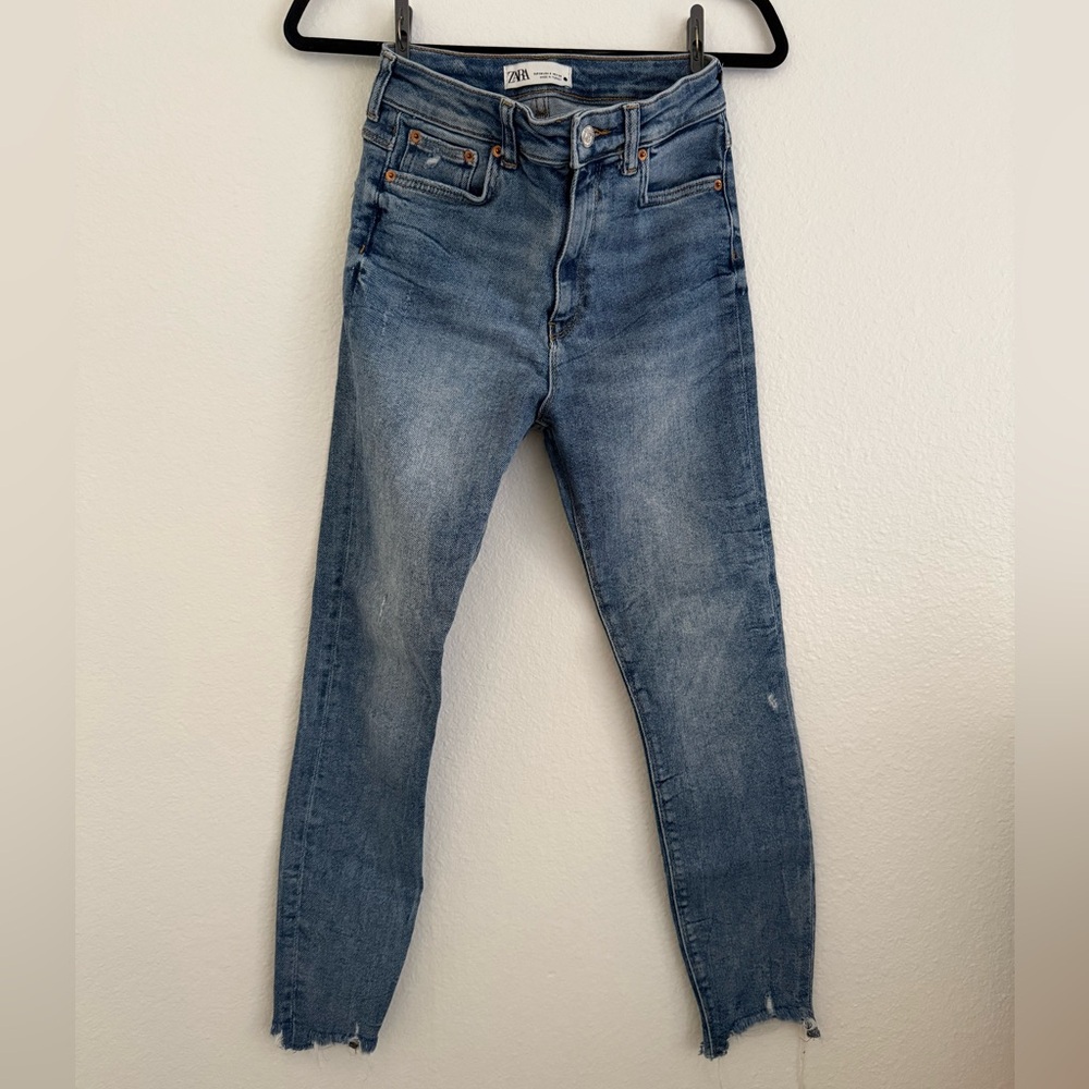Zara Women Skinny Straight Distressed Ankle Jeans